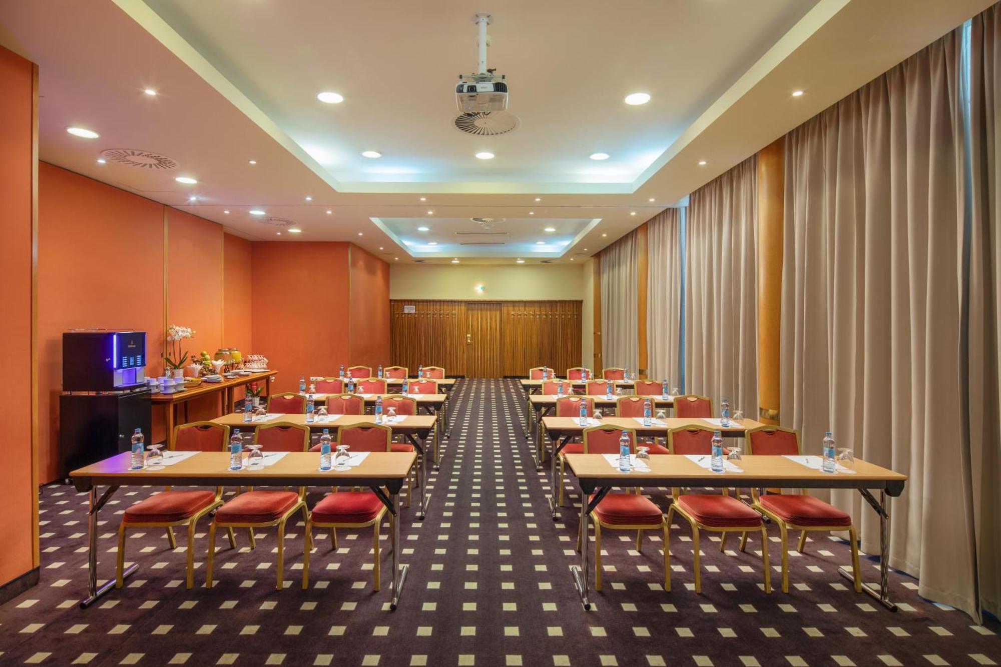 Verdi Budapest Aquincum Luaran gambar